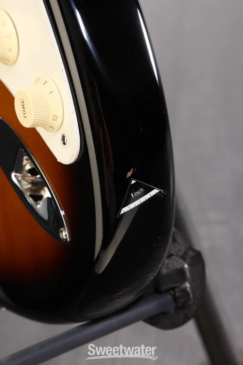 Fender Stories Collection Eric Johnson 1954 “Virginia” Stratocaster – 2-Tone
