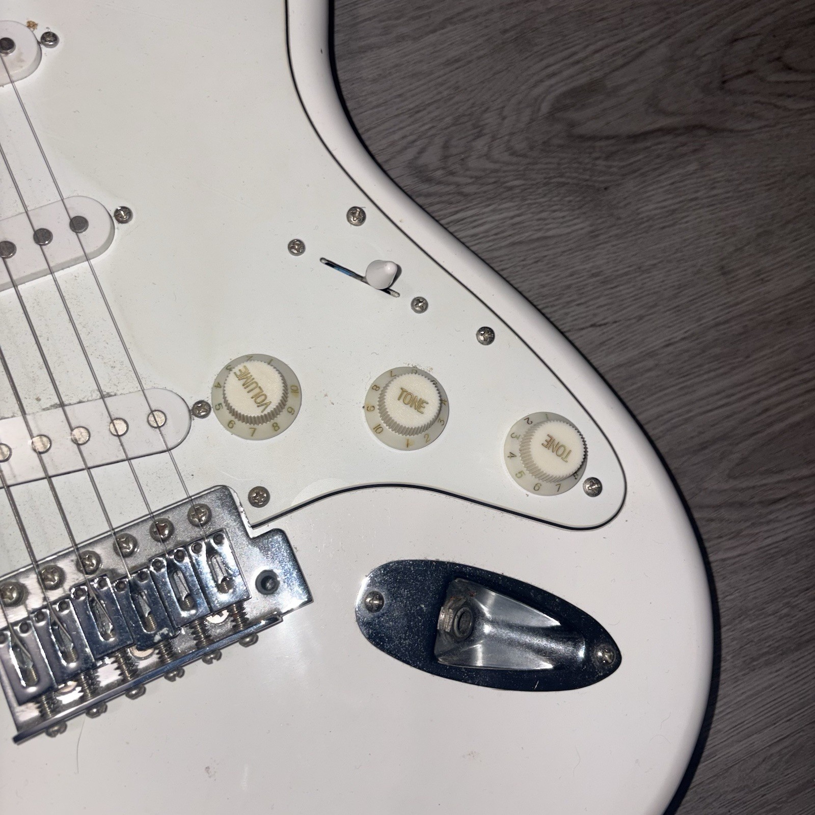 Fender Stratocaster 6-String Electric Guitar made in 2007 Off White used