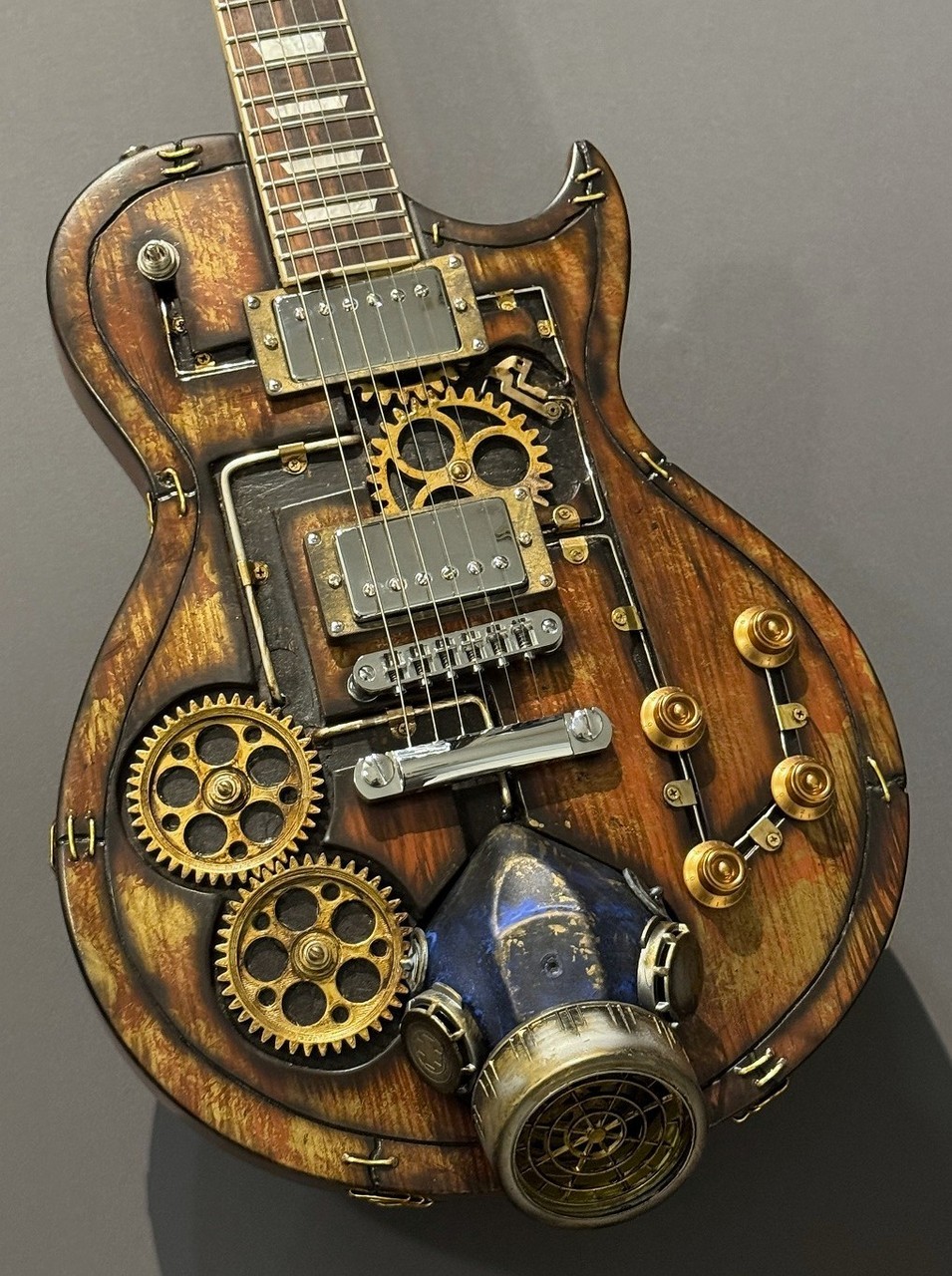 Martper Guitars LP Apocalipse: Overwhelming steampunk feel, 4.07kg
