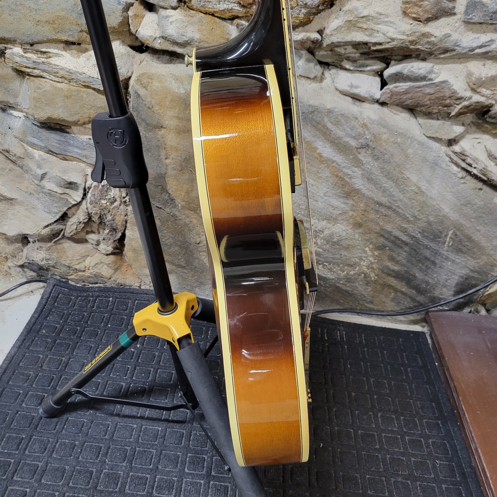 1980 Gibson Super V CES – Sunburst