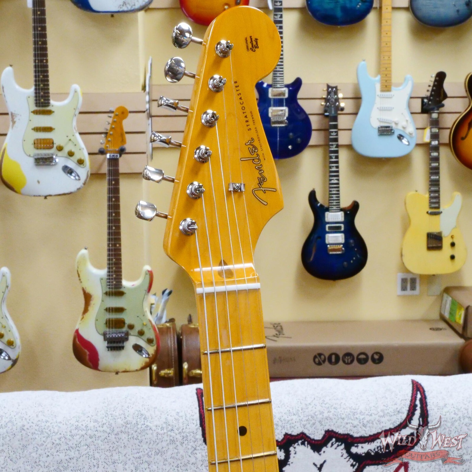 Fender American Vintage II 1957 Stratocaster Maple Neck 2-Color Sunburst 7.65 LB