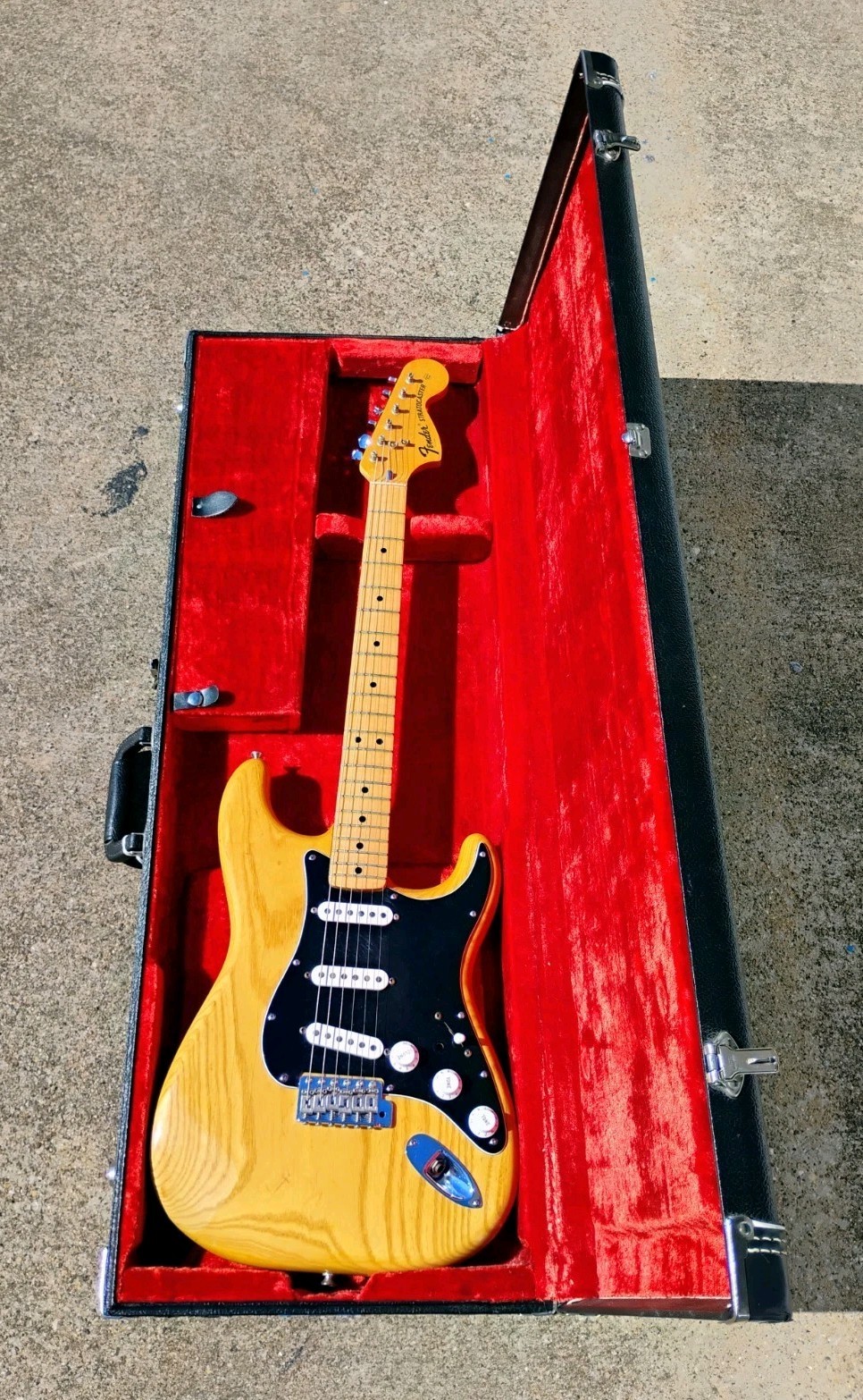 1976 Fender Stratocaster Natural w/HSC!