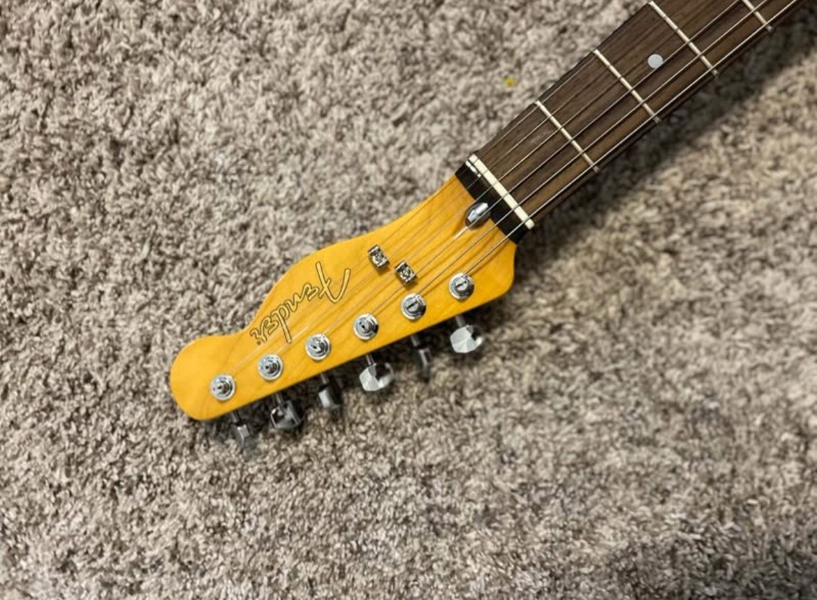 Fender 72’ semi-hollow Stratocaster Pawn Shop Series