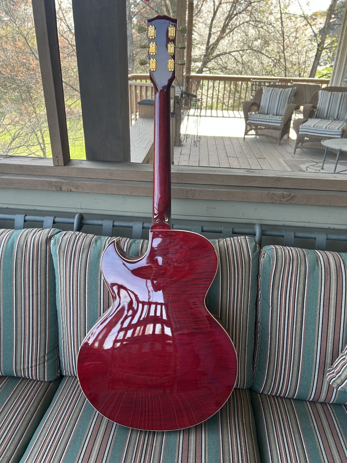 Gibson ES-175 Wine Red Hollow Body Gold Hardware Electric Guitar w/ Case