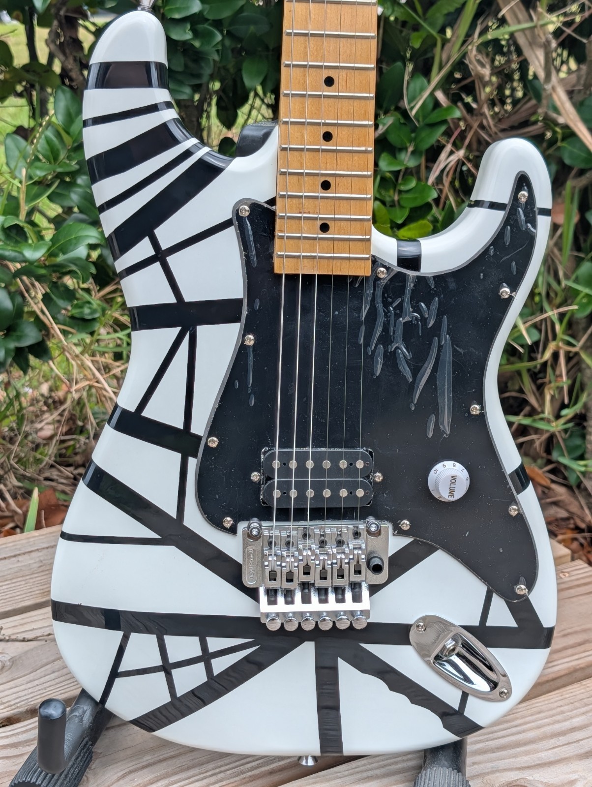 Charvel EVH Art Series w/ Soft Case (REPLICA)
