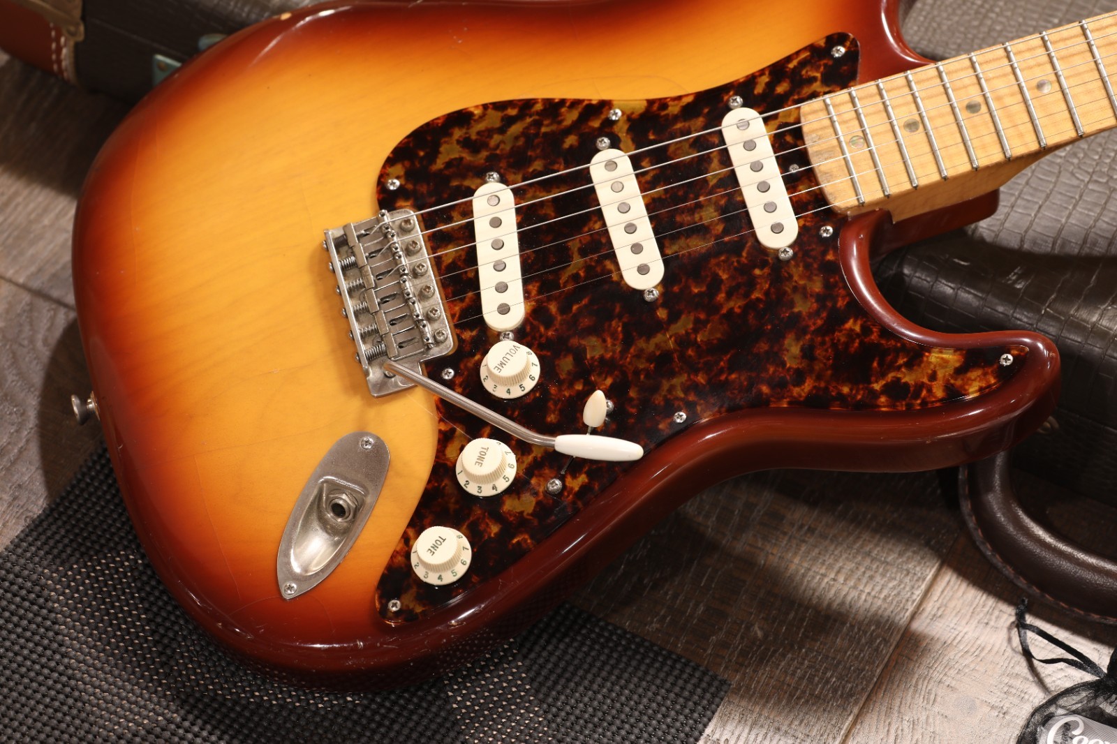 2008 DeTemple Spirit Series ’56 Stratocaster Electric Guitar Sunburst + HSC