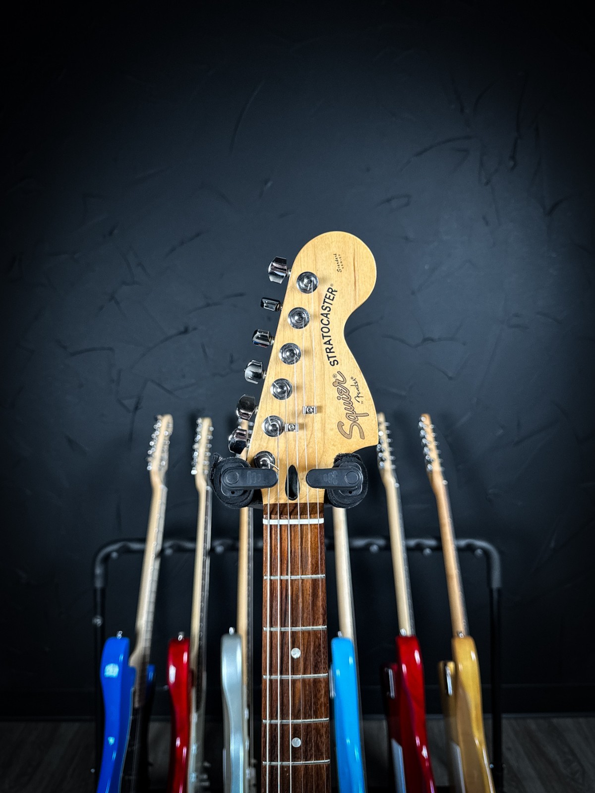 Squier Standard Stratocaster QMT Deluxe SSS – Quilt Maple, Pearloid Pickguard