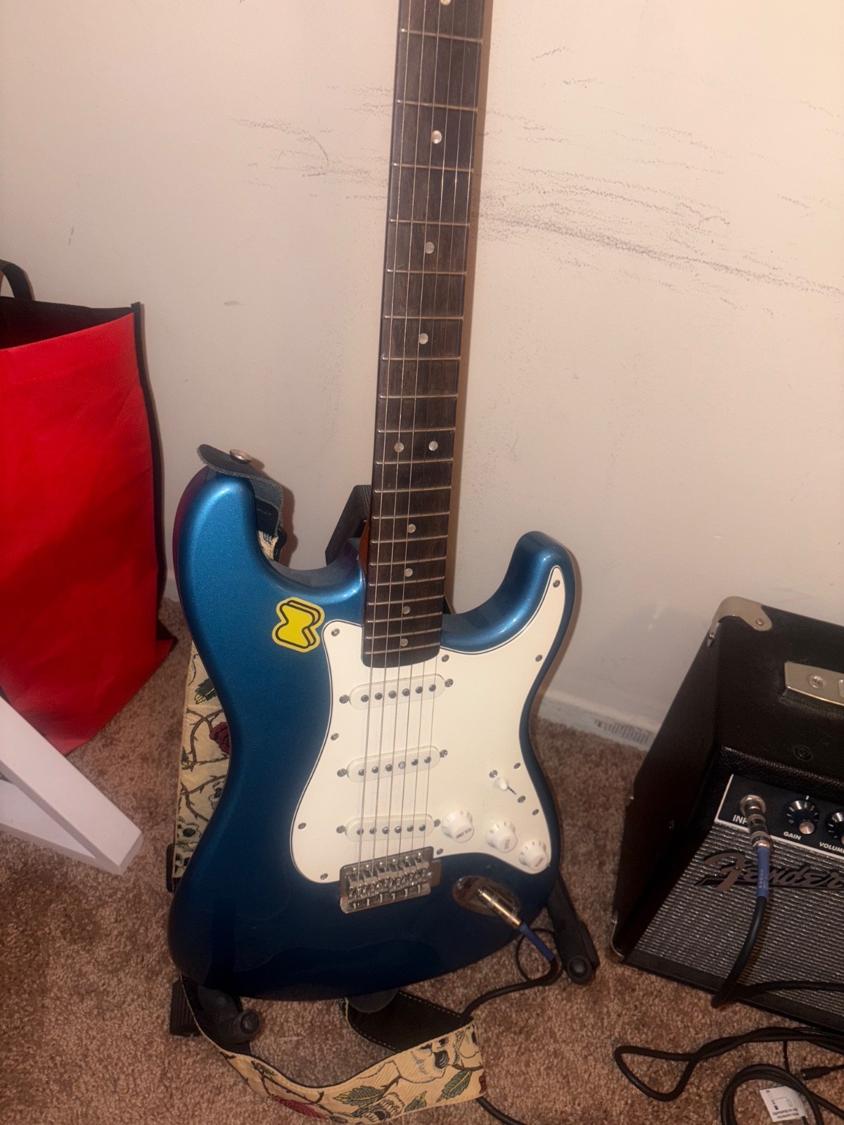 Squier Affinity Stratocaster HSS Electric Guitar with Frontman 15G Amplifier…