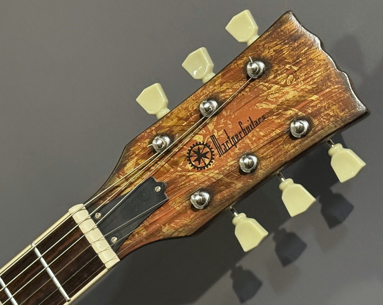 Martper Guitars LP Apocalipse: Overwhelming steampunk feel, 4.07kg