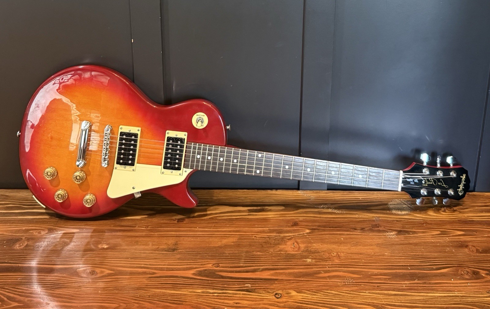 2005 Epiphone Les Paul 100 Left-Handed Electric Guitar Heritage Cherry Sunburst
