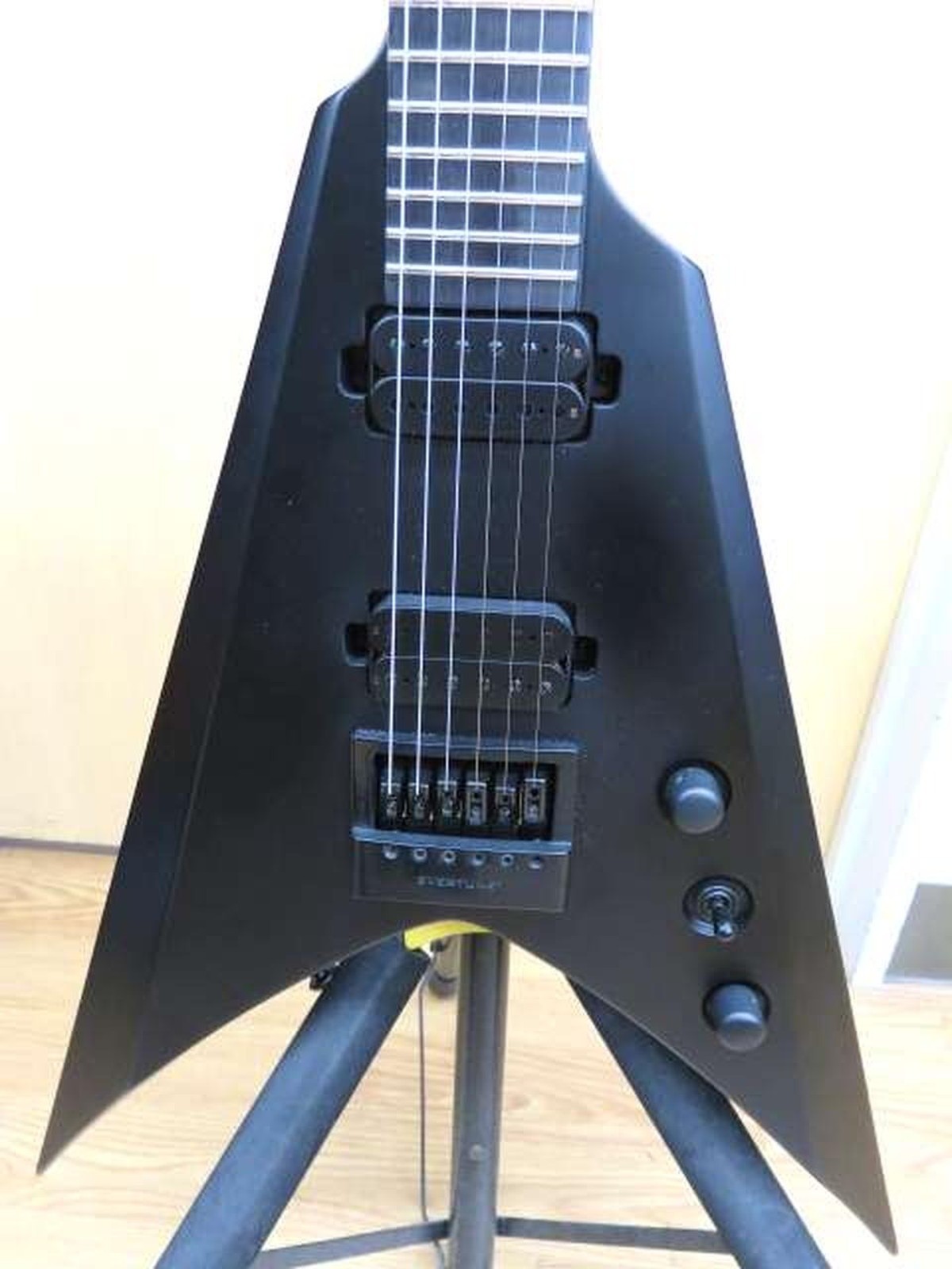 SOLAR SOLAR V1.6SVART Used Mahoganybody Mapleneck Rosewoodfingerboard w/Gig case