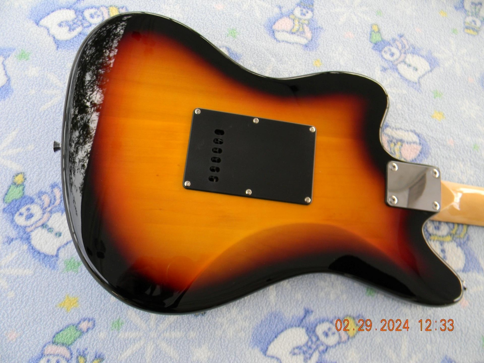 Monoprice Indio OS30 Offset , Hot Cream P90’s,Upgraded Capacitor, Gigbag,Nice