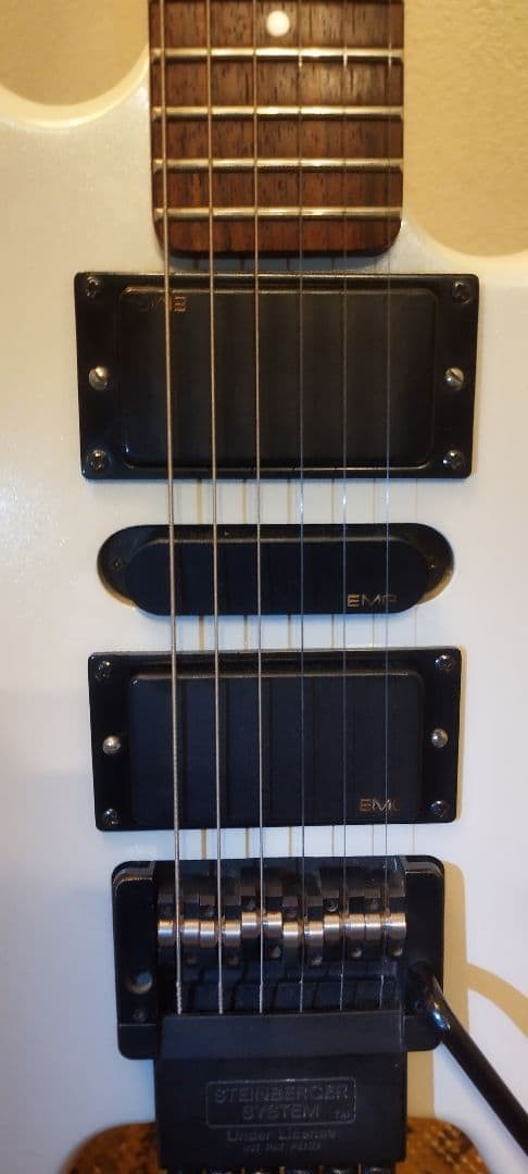 Steinberger Spirit GU Deluxe Headless Guitar EMG 89 and EMG S White