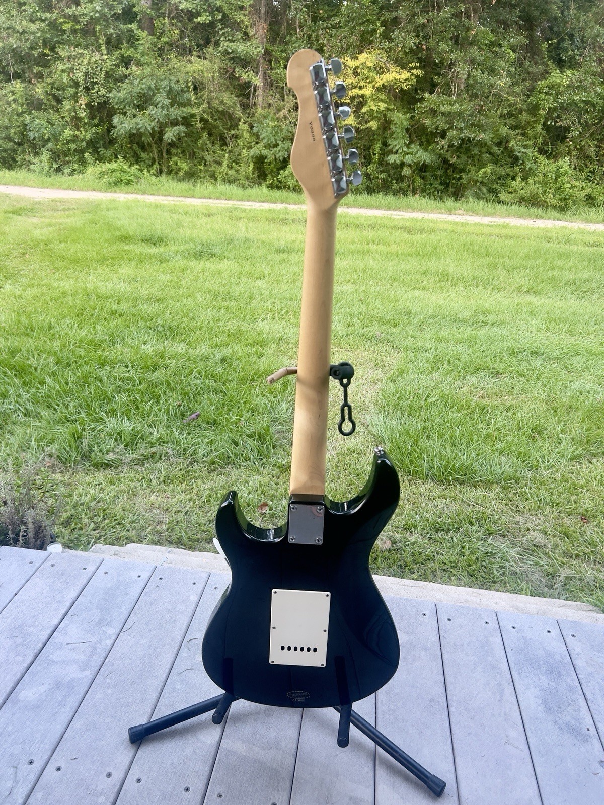 Yamaha Electric Guitar – EG 112C, Padded Case, and Numerous Original Accessories