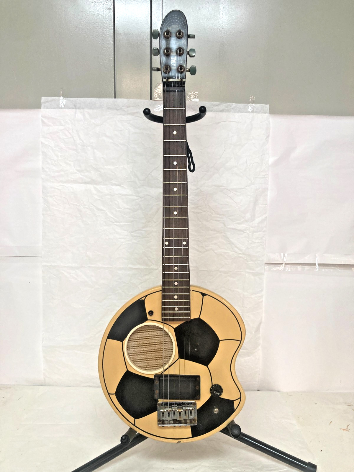 Aria Pro-ⅱ Goal-iii Soccer Ball Electric “Football” Built In Speaker Guitar
