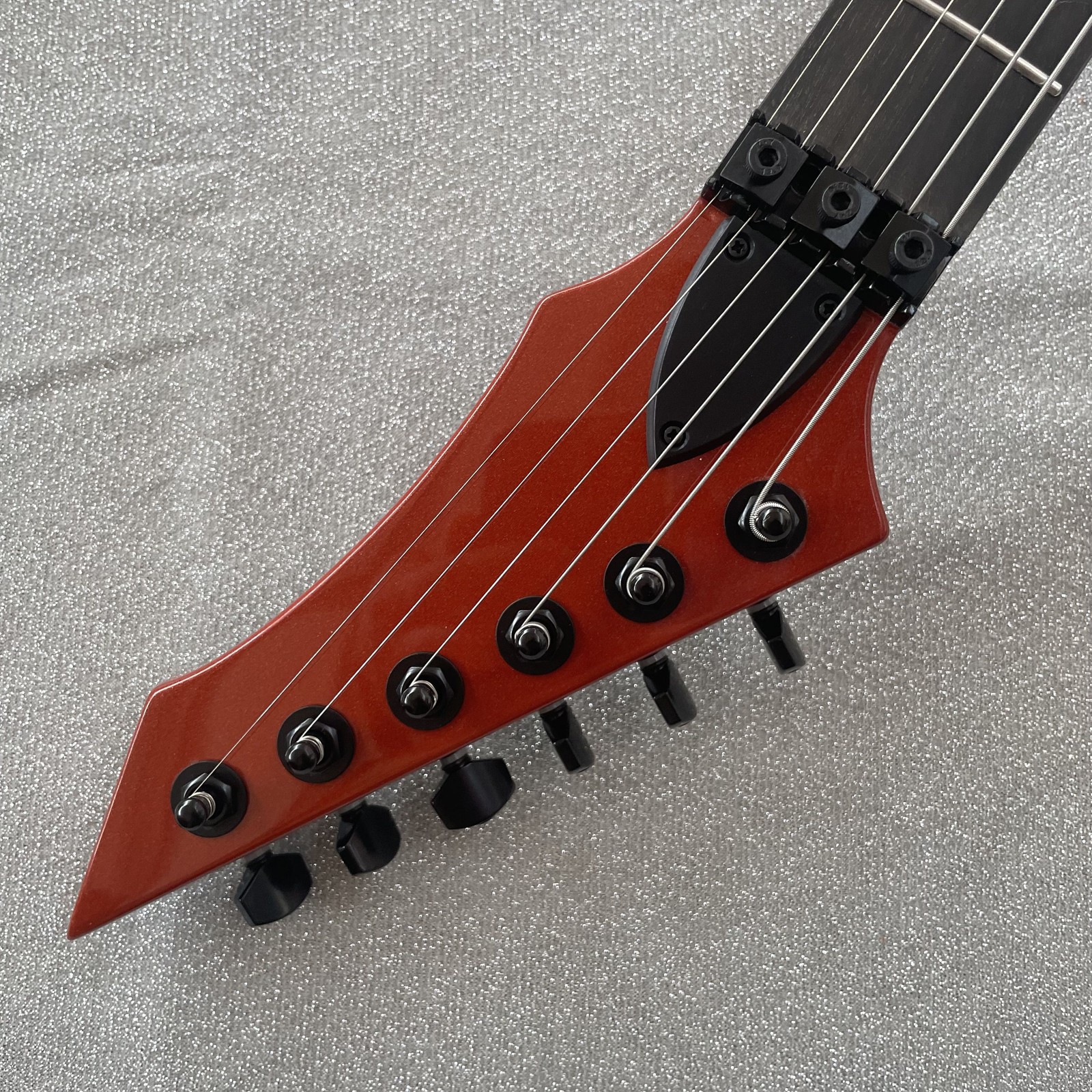 Unique Solid Electric Guitar H-H Pickups Tremolo Orange Sparkle Finish Black HW