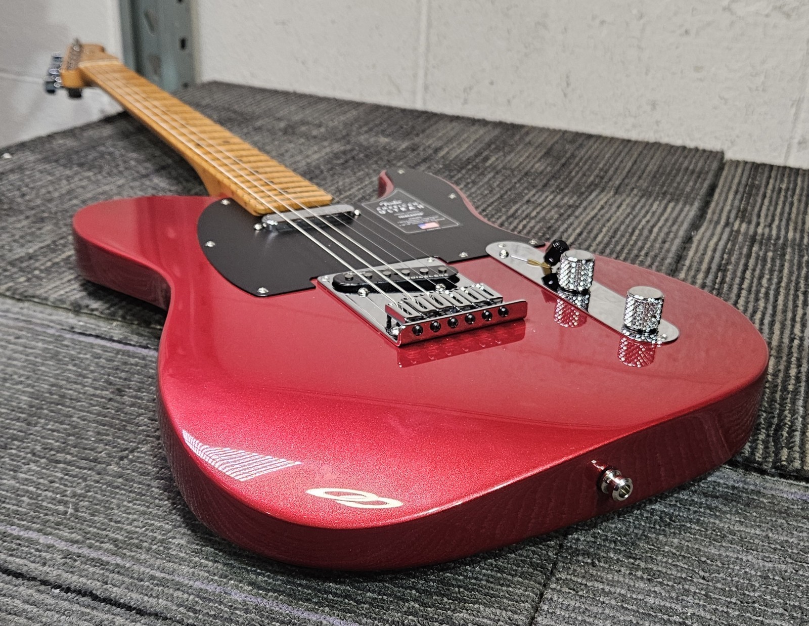 Fender American Ultra II Telecaster Maple – Sinister Red with Hard Case
