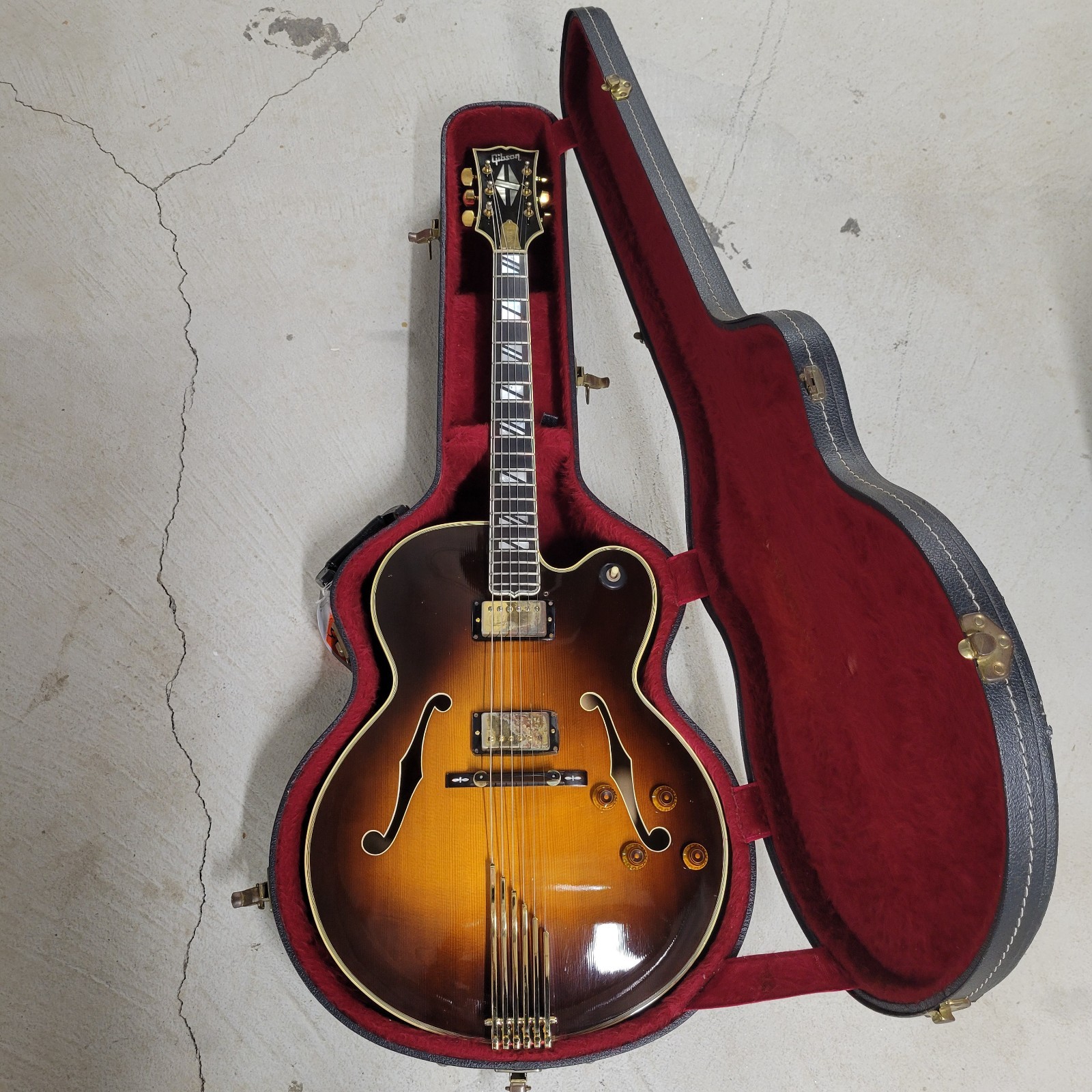 1980 Gibson Super V CES – Sunburst