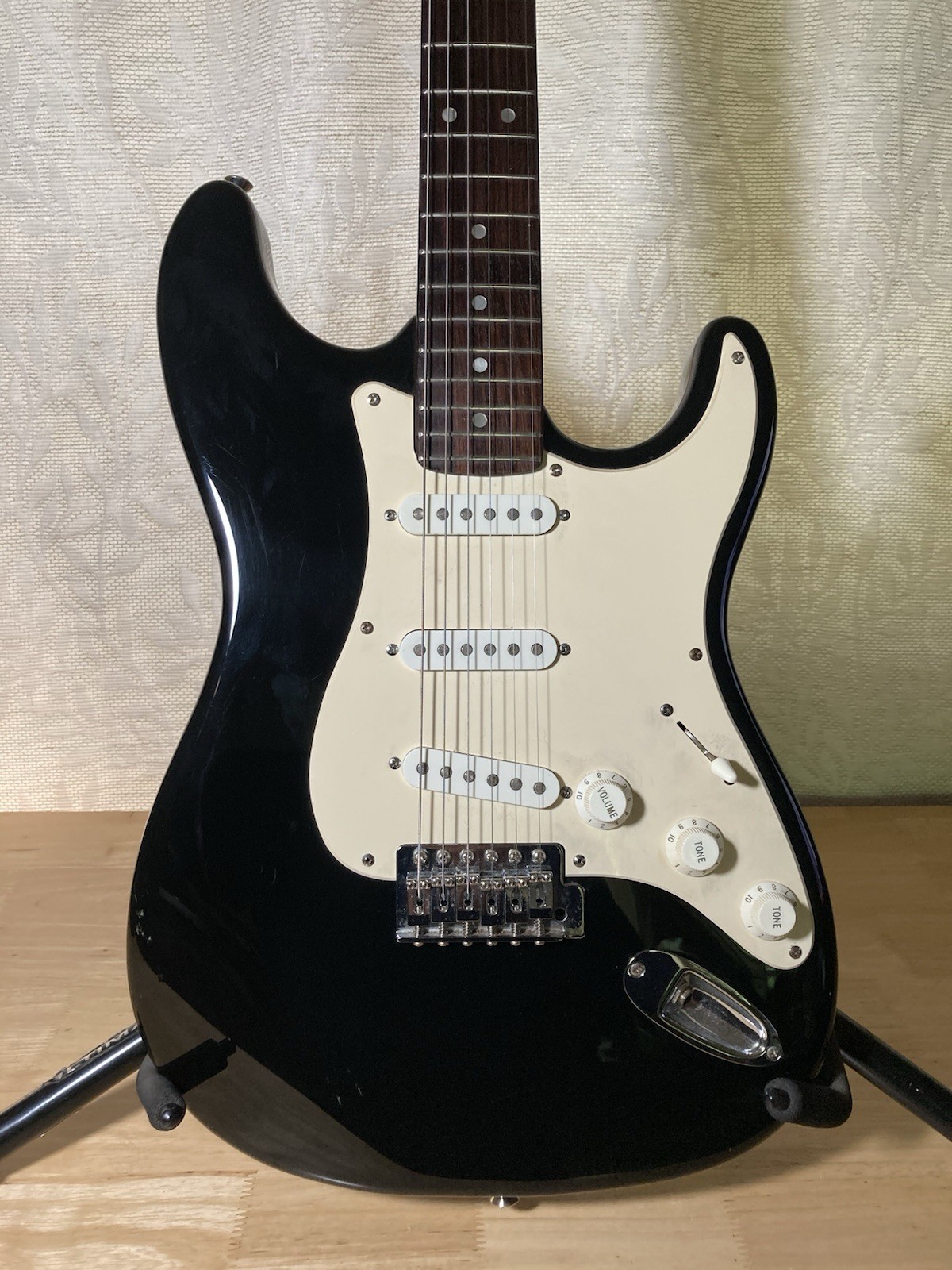 Vintage Rare 1996 Squier by Fender Tradition Strat Tradition Series Stratocaster