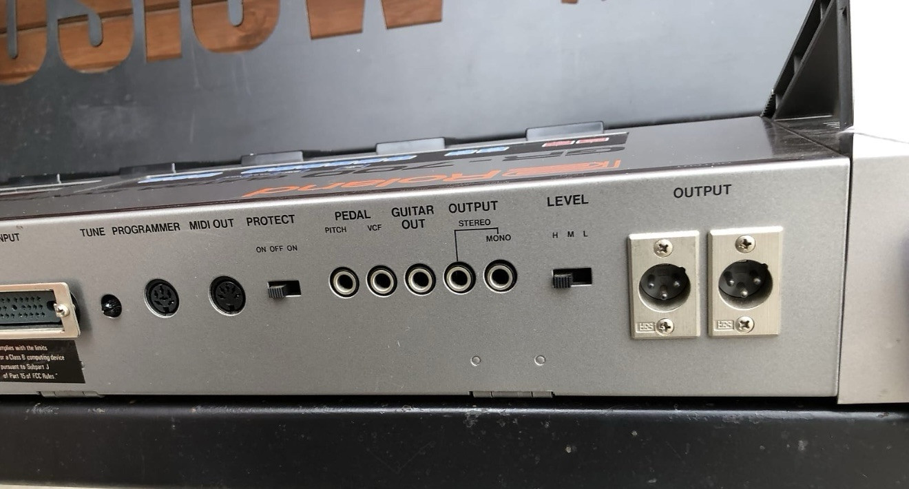 Roland G-707 & GR-700 Guitar Synthesizer – White – Mid 80’s Excellent Condition