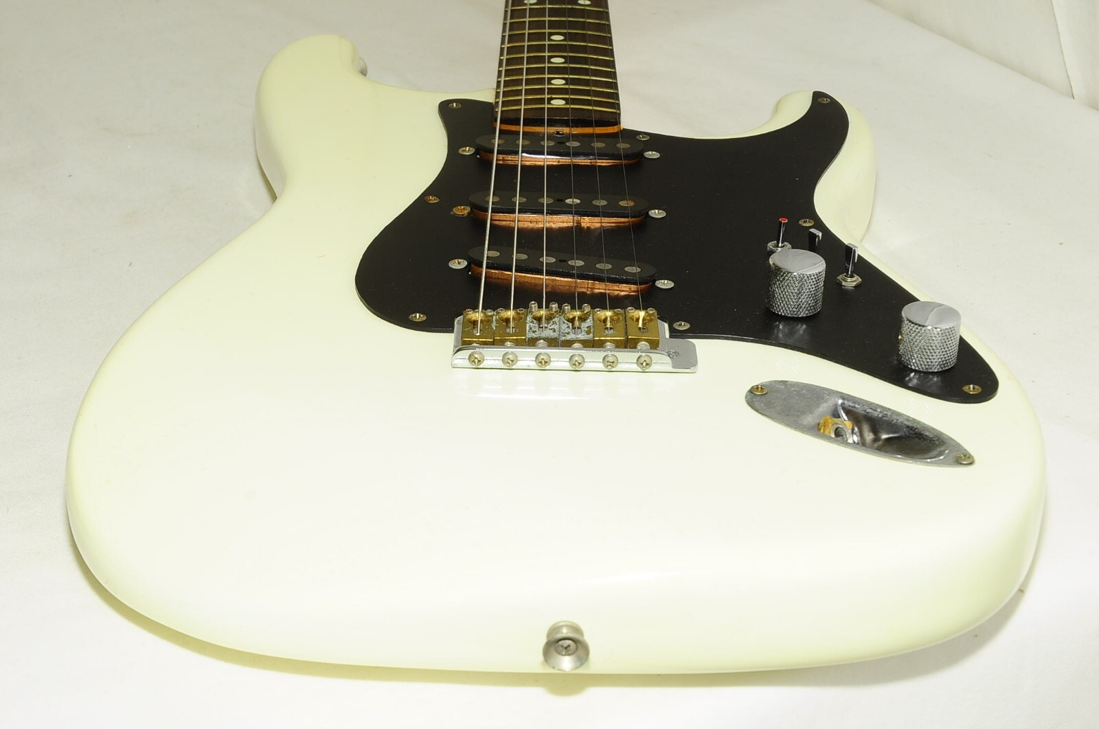 Fernandes the Revival Custom body 1980’s Electric Guitar hard case Ref. No 5354