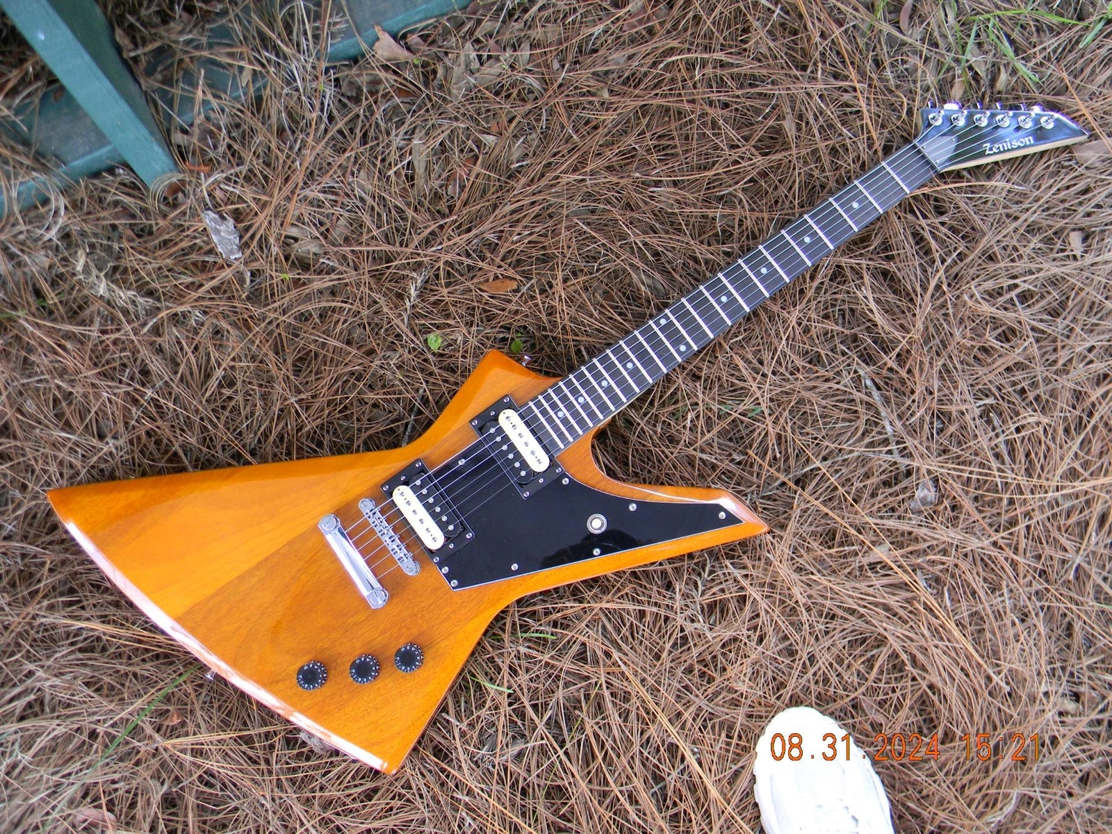 Zenison Explorer Style Electric Guitar,Hot Zebra Humbuckers, Coil Splitting,Nice