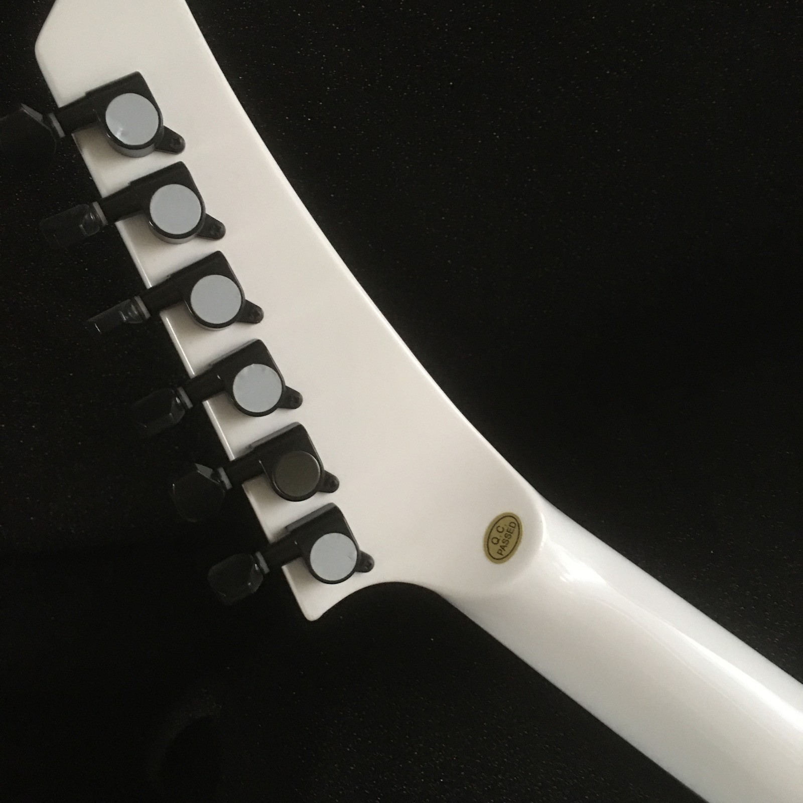 Unbalanced Solid Electric Guitar Single Humbucker Tremolo White Finish Black HW