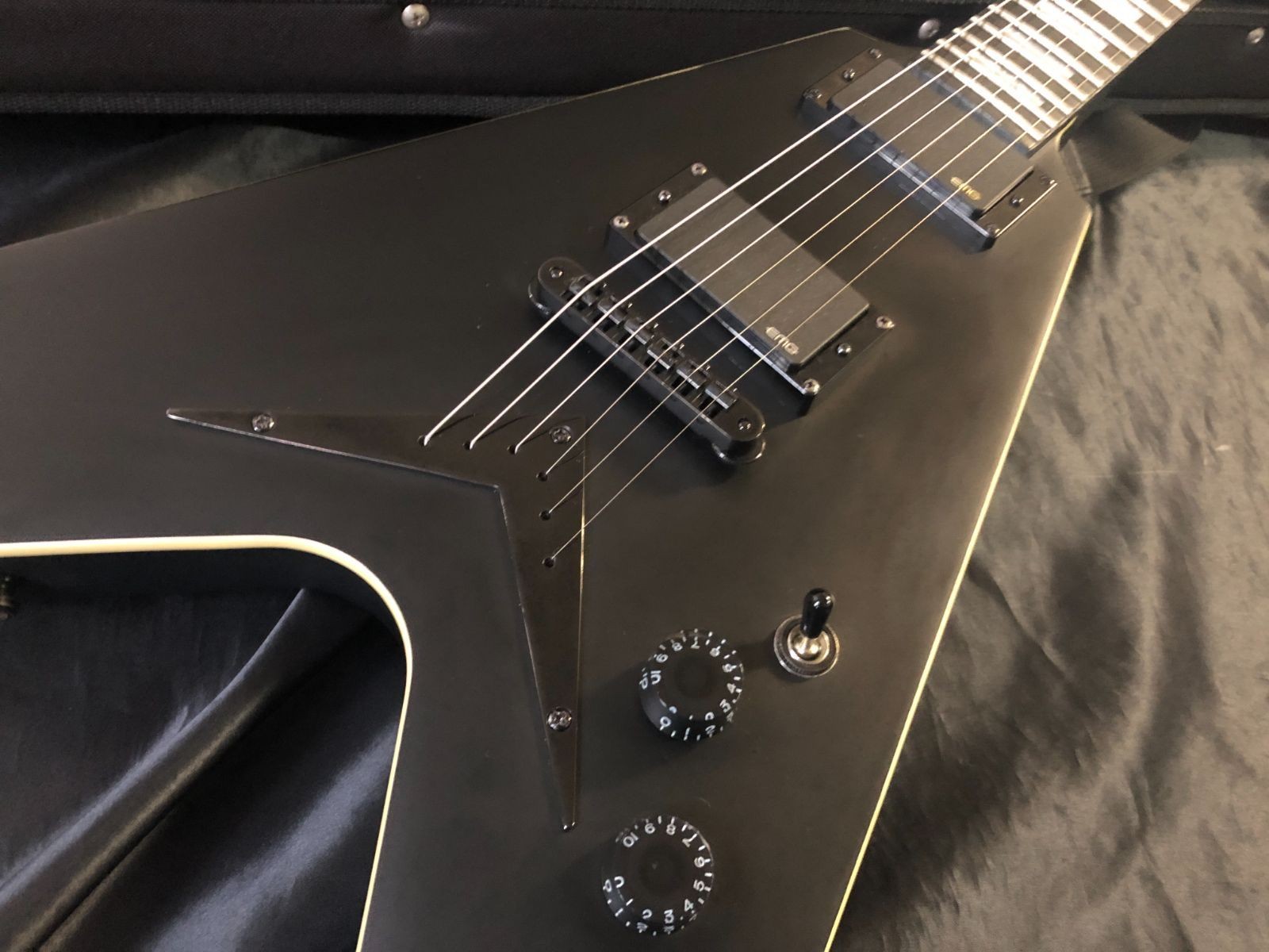 [SET NECK EMG] Dean V Stealth Black Satin Electric Guitar