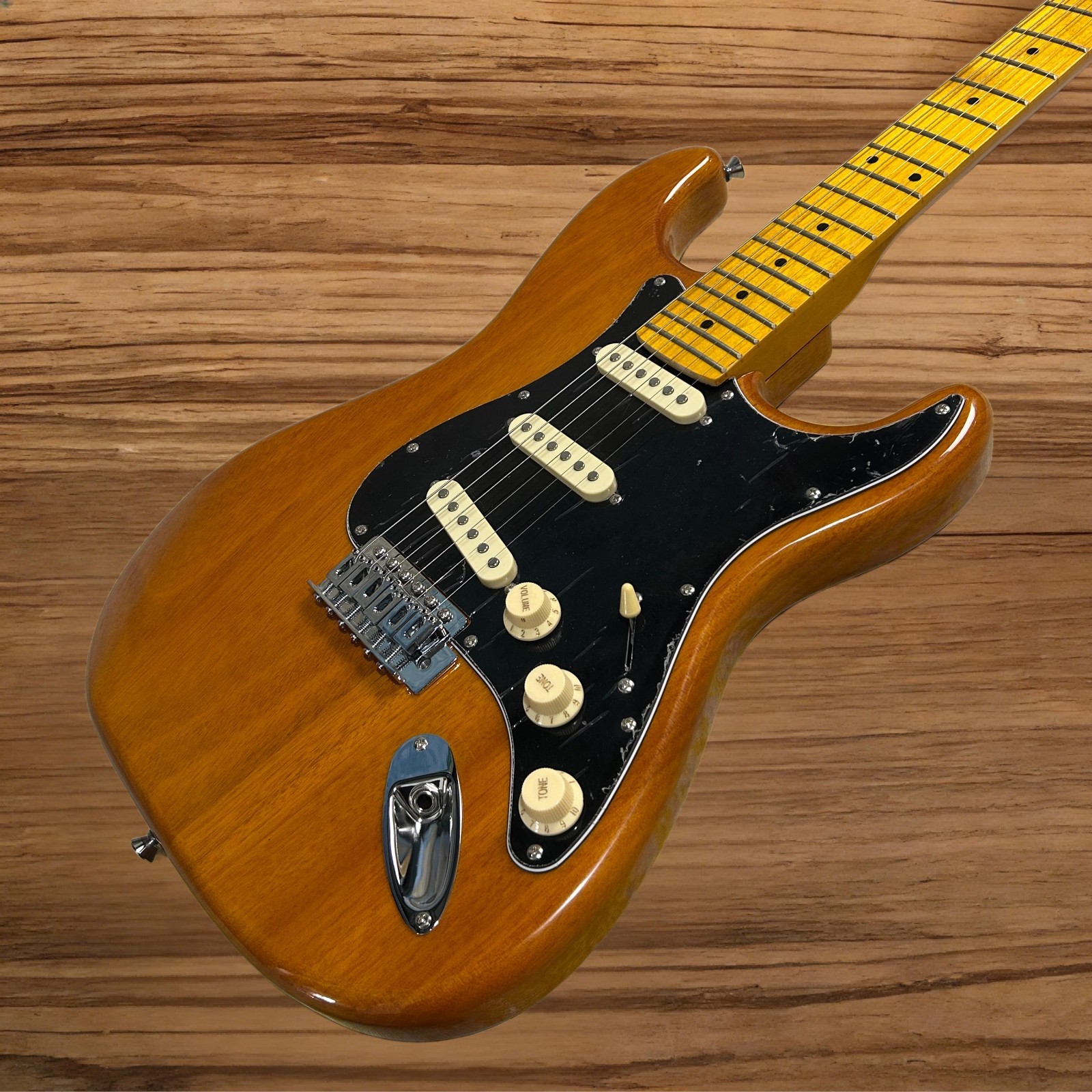 ST Electric Guitar Mahogany Body Maple Fretboard Transparent Yellow Color