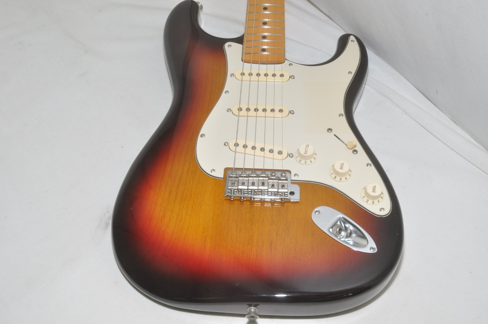 Fender Japan ST-68 Large Head Stratocaster Electric Guitar Ref No 7677