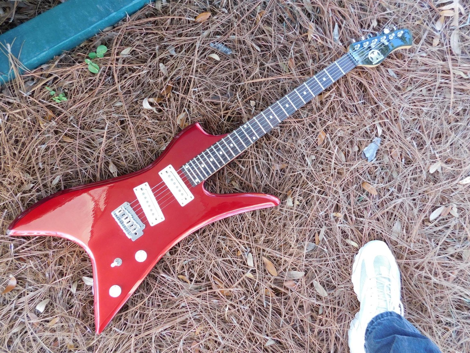 Hondo H2 Metal Master Reissue, Vintage 80’s Design,Plays Great, Cosmetic Damage