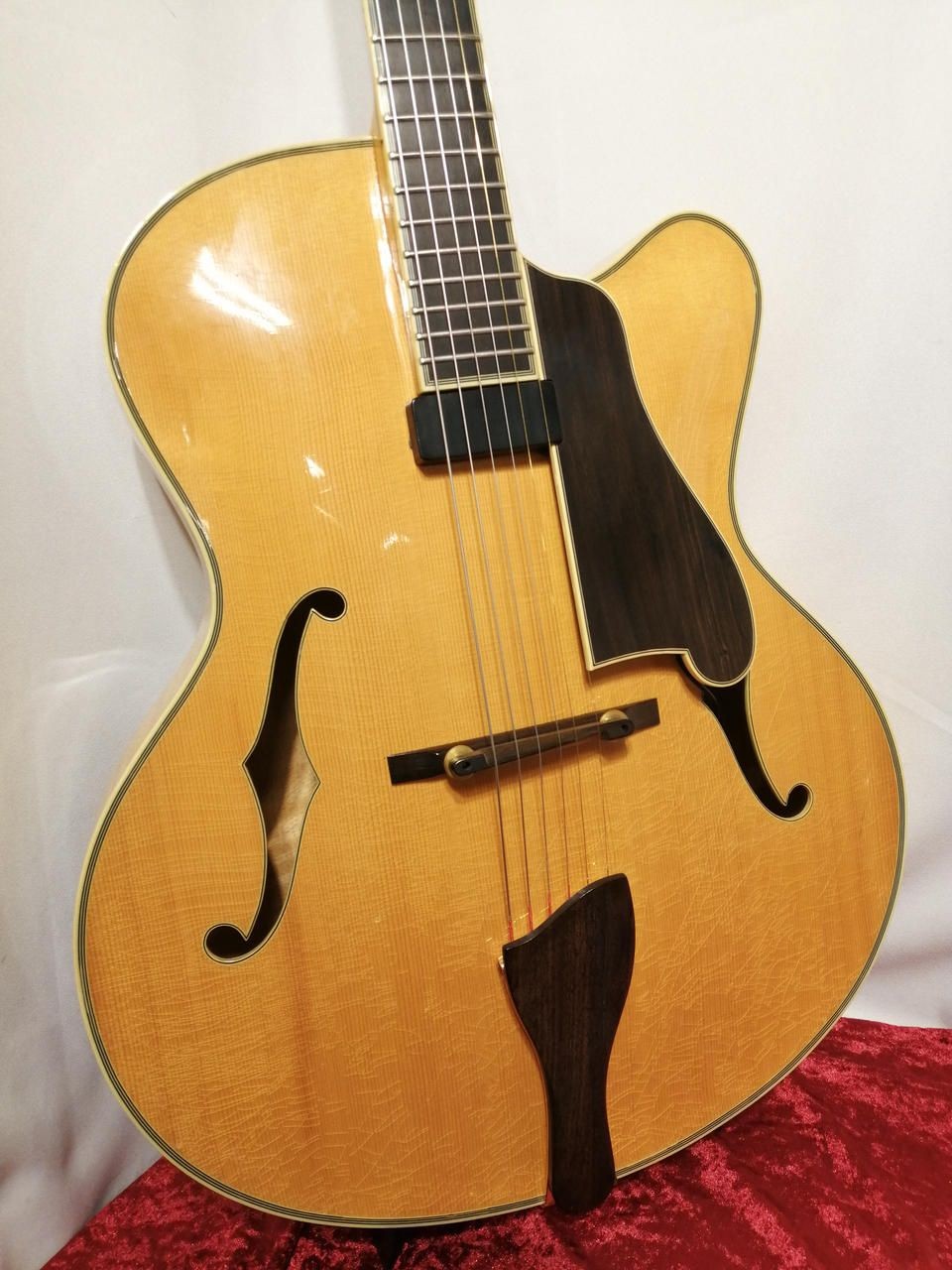 EASTMAN Electric Guitar Ar-810CE Used
