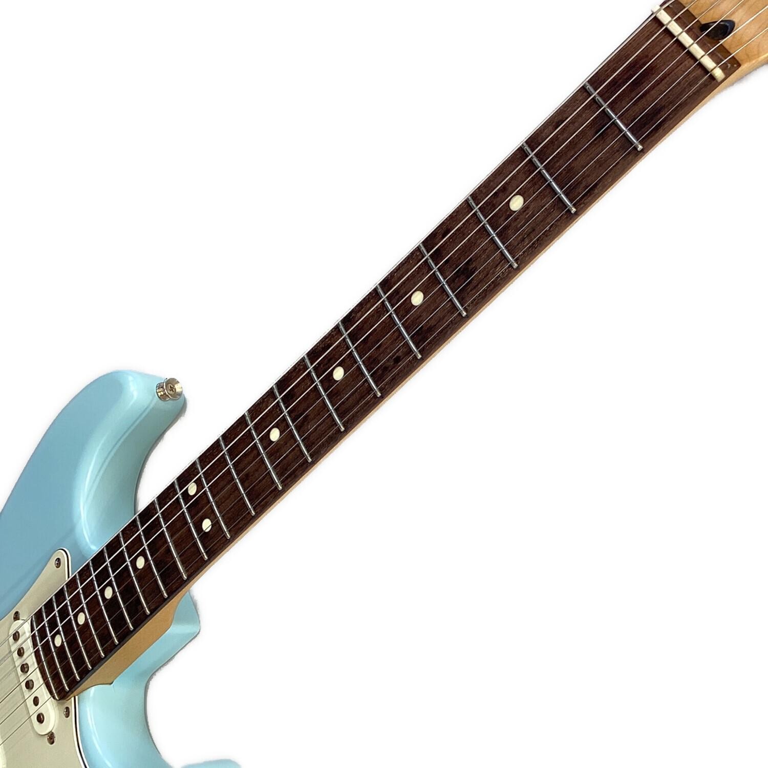 Fender Made in Japan Junior Collection Stratocaster Maple Arctic White E-Guitar