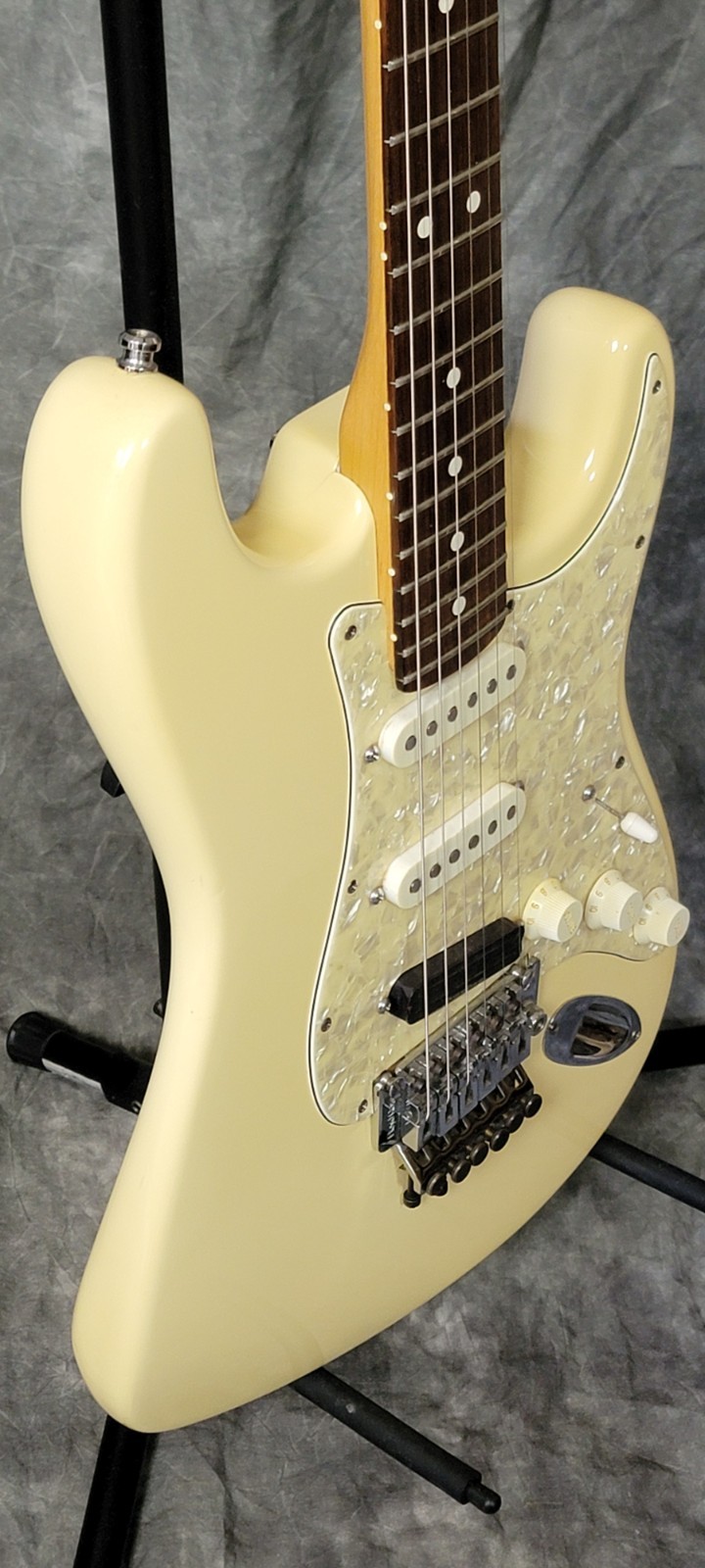 KILLER VINTAGE 1988 Fender USA Stratocaster Olympic White w/Floyd Rose!!
