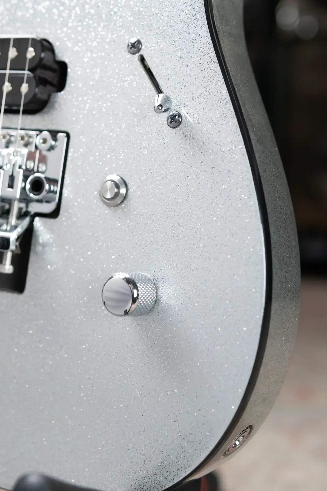 Legator YO6 Electric Guitar – Silver Sparkle with Gig Bag