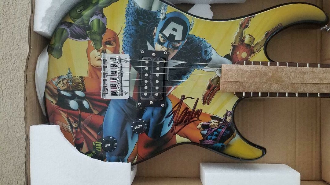 STAN LEE SIGNED AVENGERS MARVEL PEAVEY ROCKMASTER GUITAR COA NEW HAWKEYE HULK