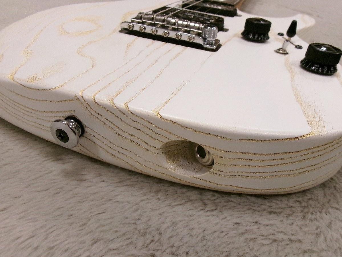Ibanez AZ2402AR CGW Coarse Grain White Flat 493