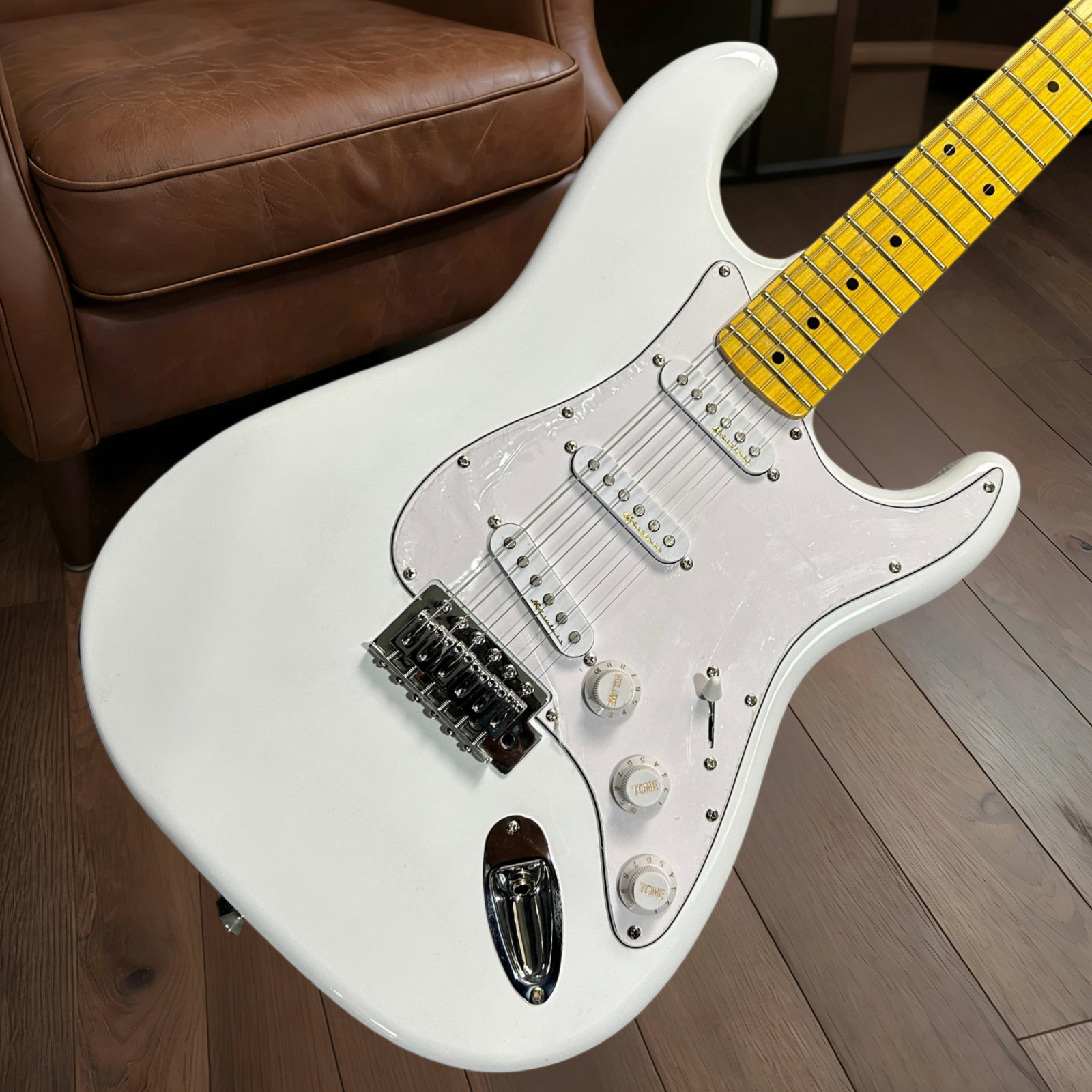 ST Electric Guitar White Color Maple Fretboard Mahogany Body