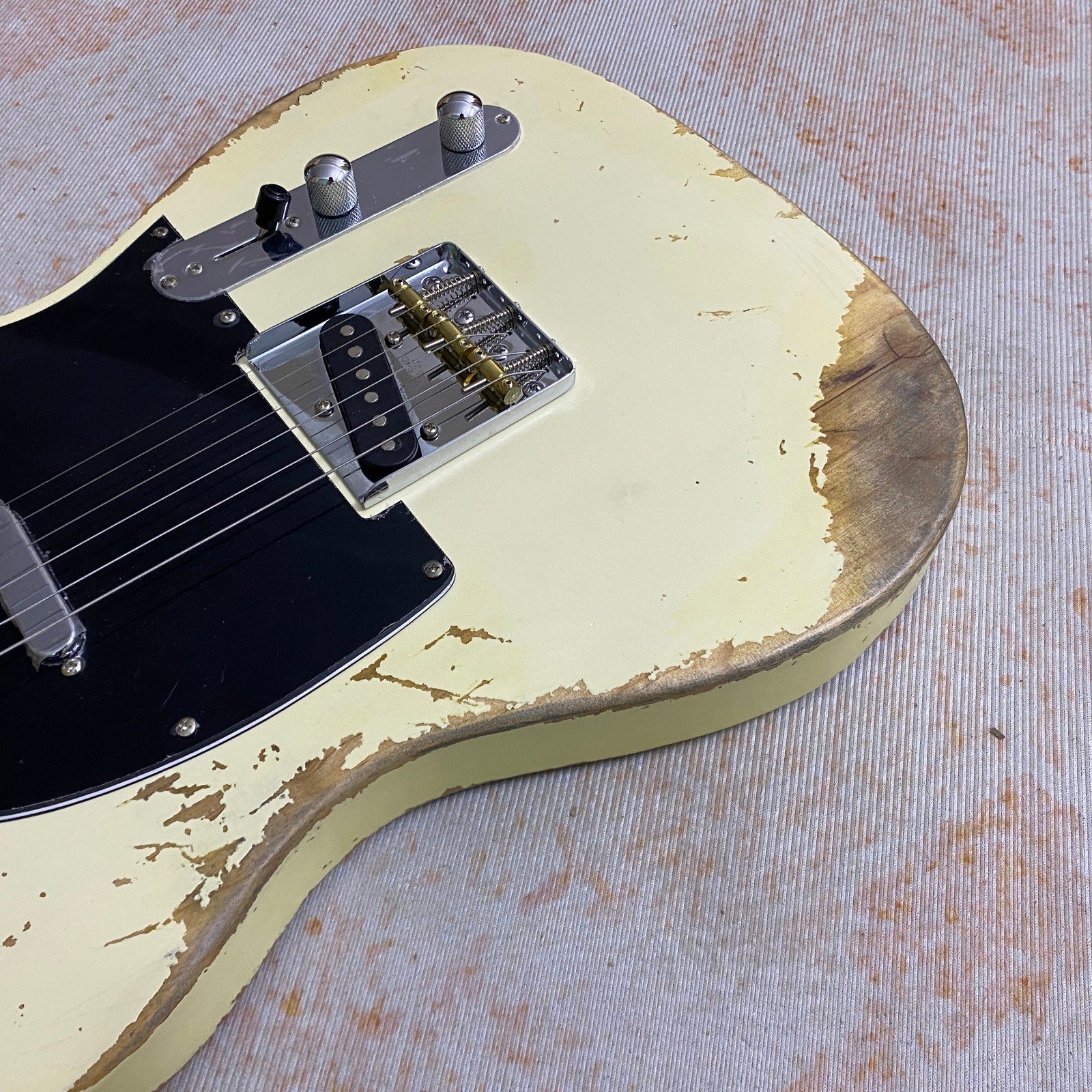 Hand Aged Retro Cream White Electric Guitar Black Pickguard Must-Have!