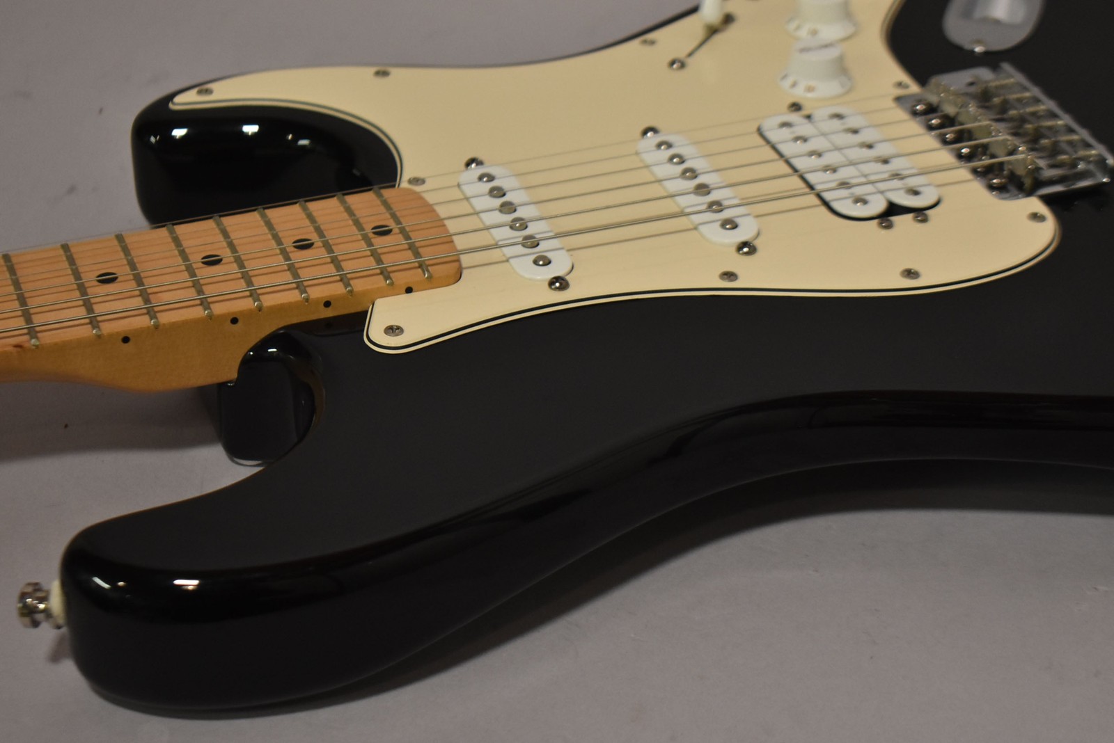 2005 Fender Standard Stratocaster HSS MIM Black w/HSC