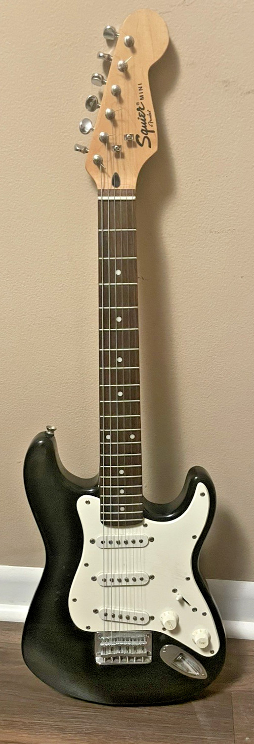 Fender Squier Mini Stratocaster 6-String Electric Guitar Black And White