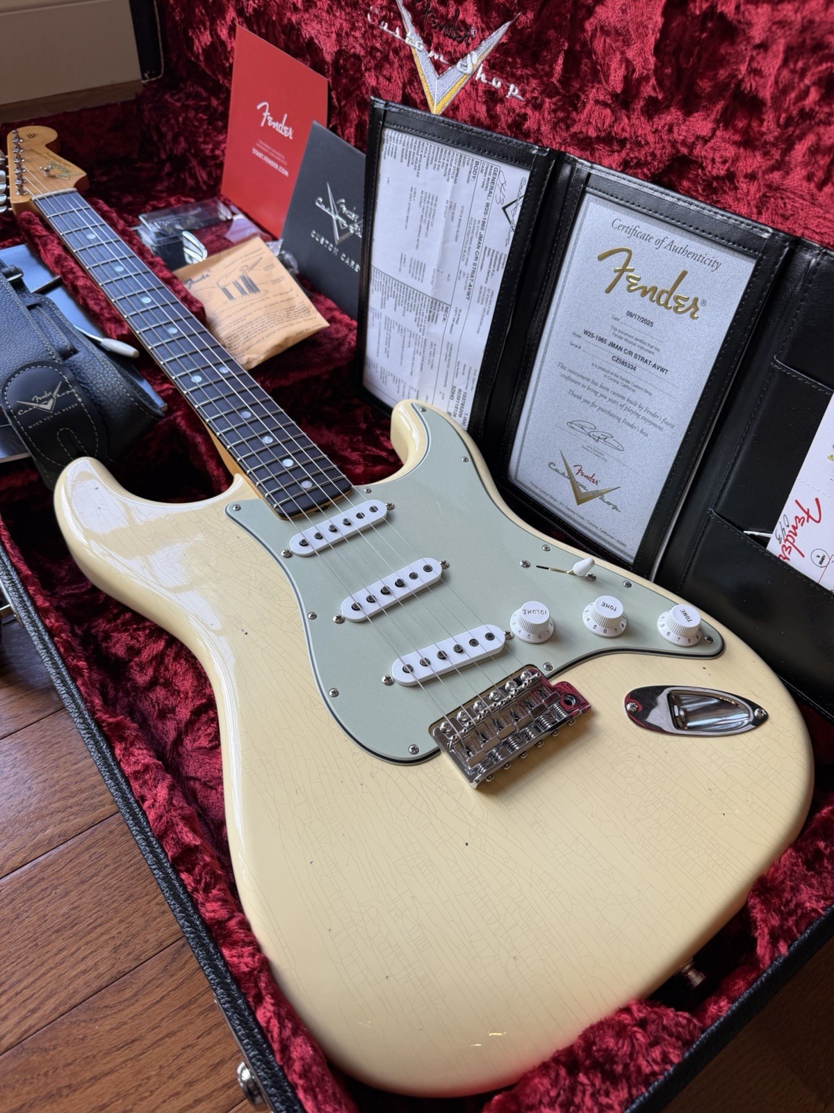 2025 Fender Custom Shop ‘65 Stratocaster W25 Journeyman – Aged Vintage White