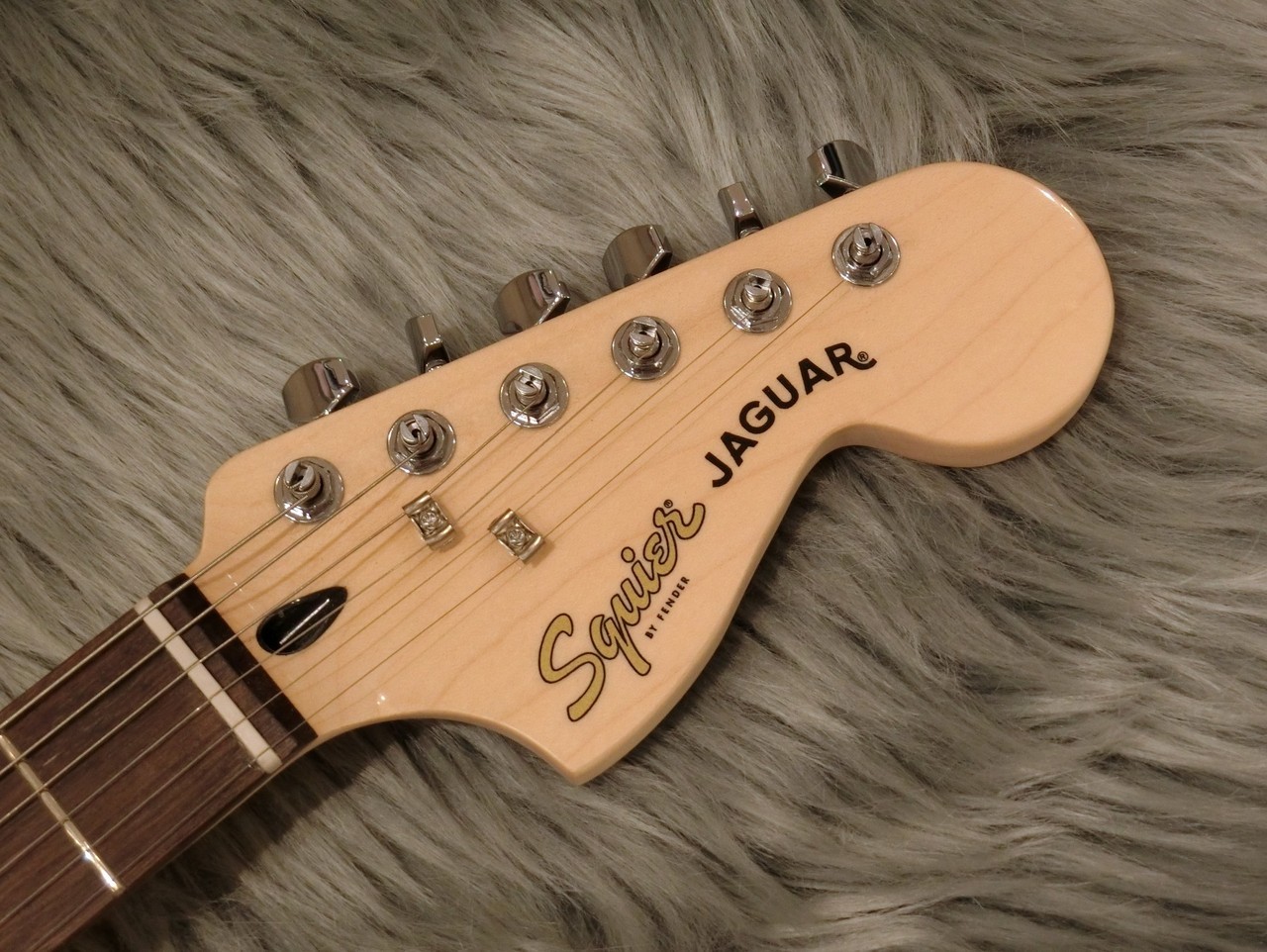 Squier by Fender Affinity Series Jaguar 3cs 3.4kg