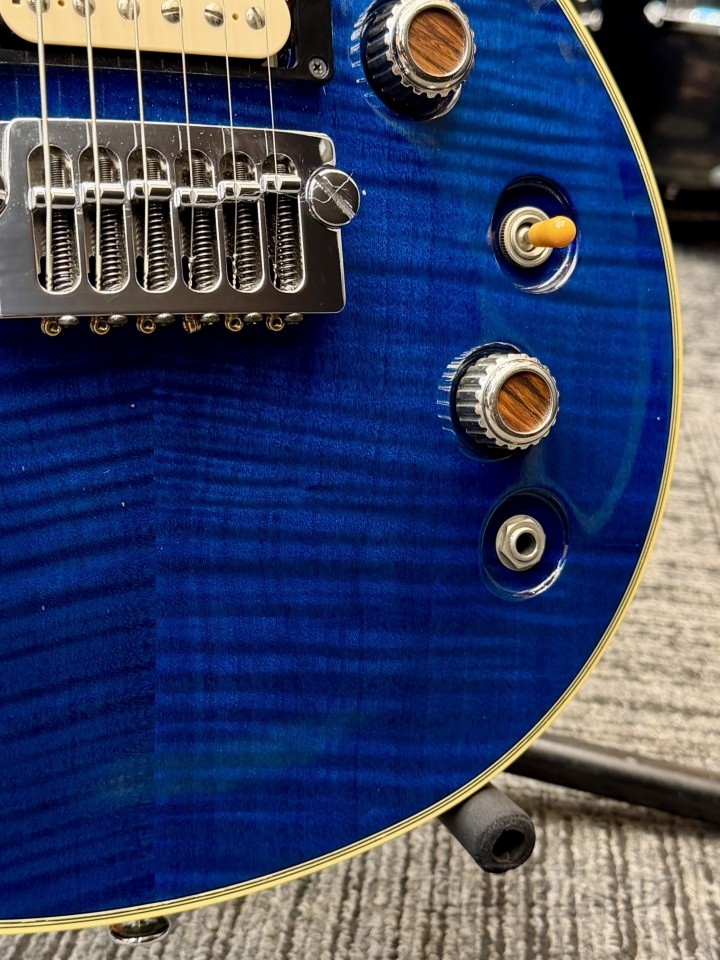 Aria Pro II PE-2500 -SBL See-through Blue – 2015 model. Rare! Beautiful wood gra