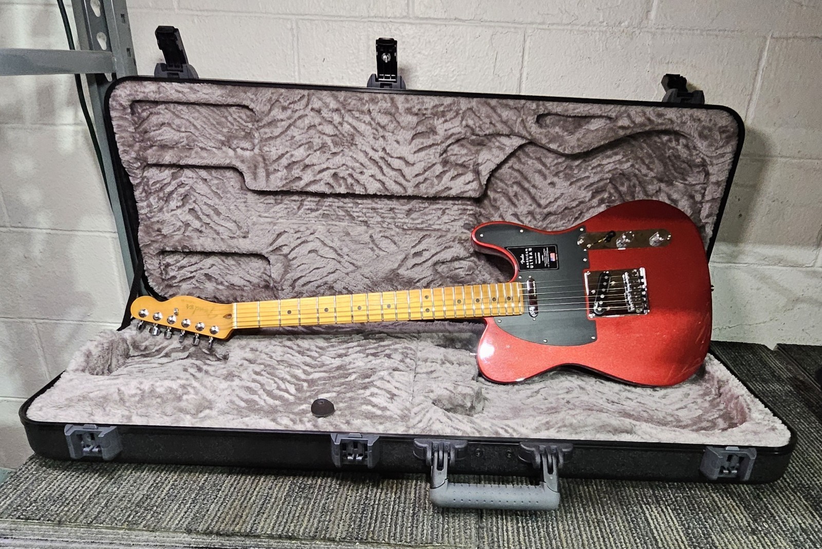 Fender American Ultra II Telecaster Maple – Sinister Red with Hard Case