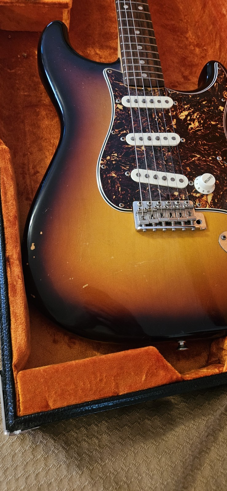 Fender American Vintage ’65 Stratocaster (2020) – 3 Color Sunburst