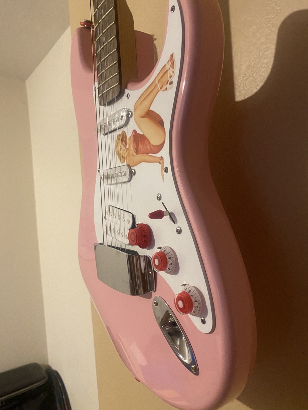 Flash Pink Squier by Fender Sonic (HSS) Stratocaster