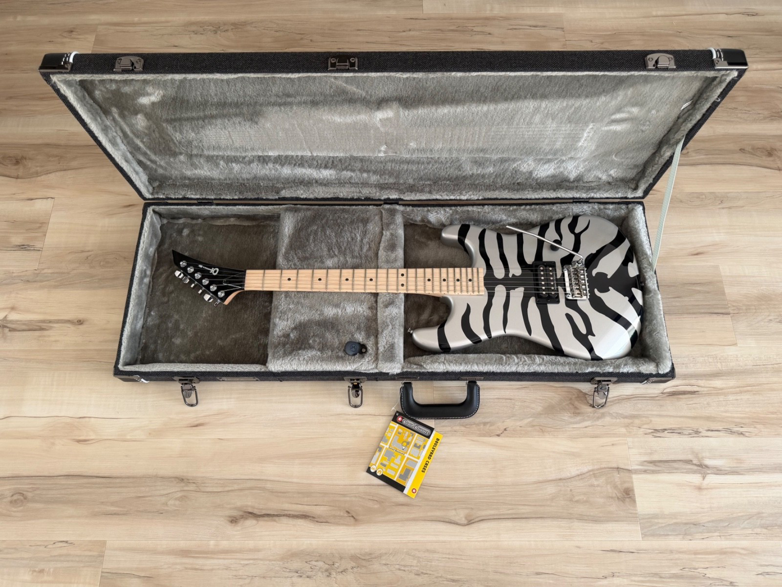Charvel Limited Edition Super-Stock SD1 H 2PT electric guitar- Silver Bengal