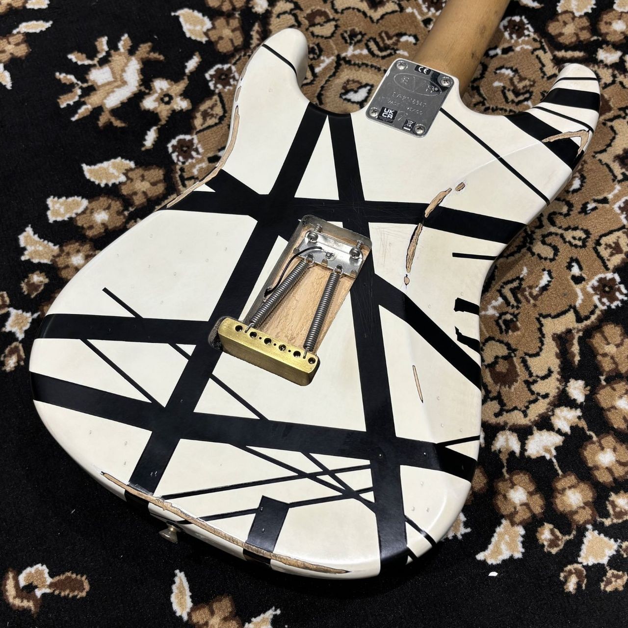 EVH Striped Series ’78 Eruption Electric Guitar Lacquer Finish with Accessories