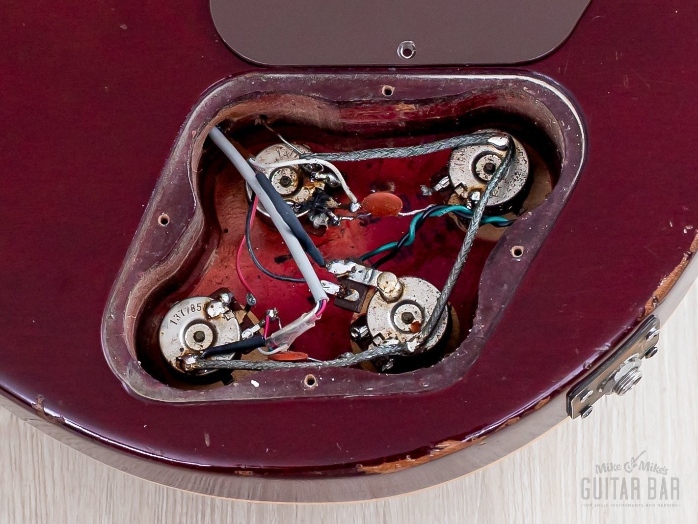 1975 Gibson Les Paul Deluxe Vintage Guitar Cherry, Humbucker Conversion w/ Case